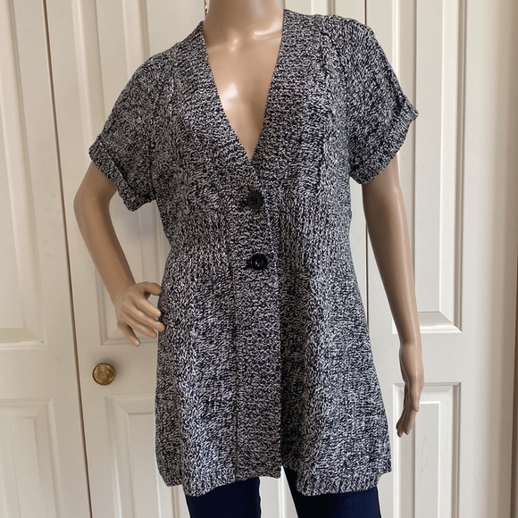 Kenneth Cole Reaction Sweaters - Kenneth Cole Reaction Womens L Short Sleeve Cardigan. Black and White Knit.